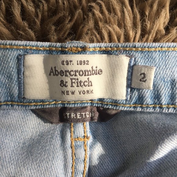 Abercrombie & Fitch light wash slim leg jeans - size 2 - Picture 5 of 10